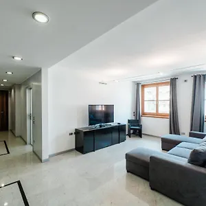 https://pp-luxury-apartment.it-lombardy.com